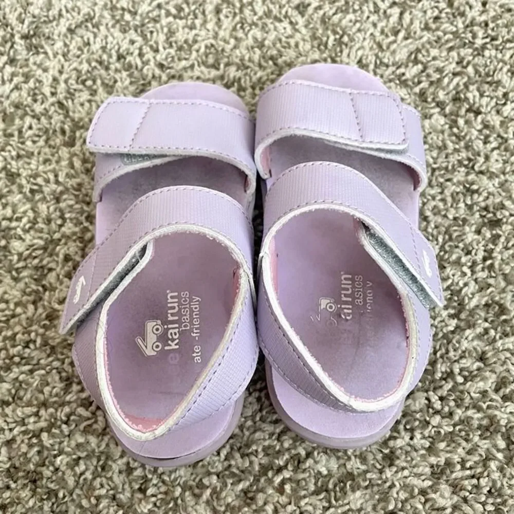 Size 10 / Girls See Kai Run Sandals